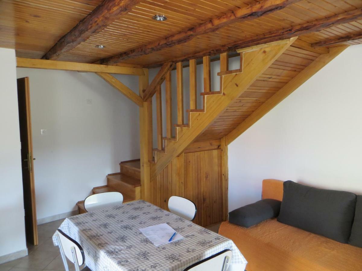 Holiday Home Pernata Kültér fotó
